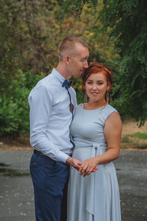 Foto profissional grátis de camisa, casal, fotografia de casamento