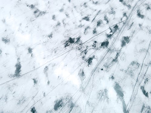 Darmowe zdjęcie z galerii z fotografia lotnicza, pokryte śniegiem, pole