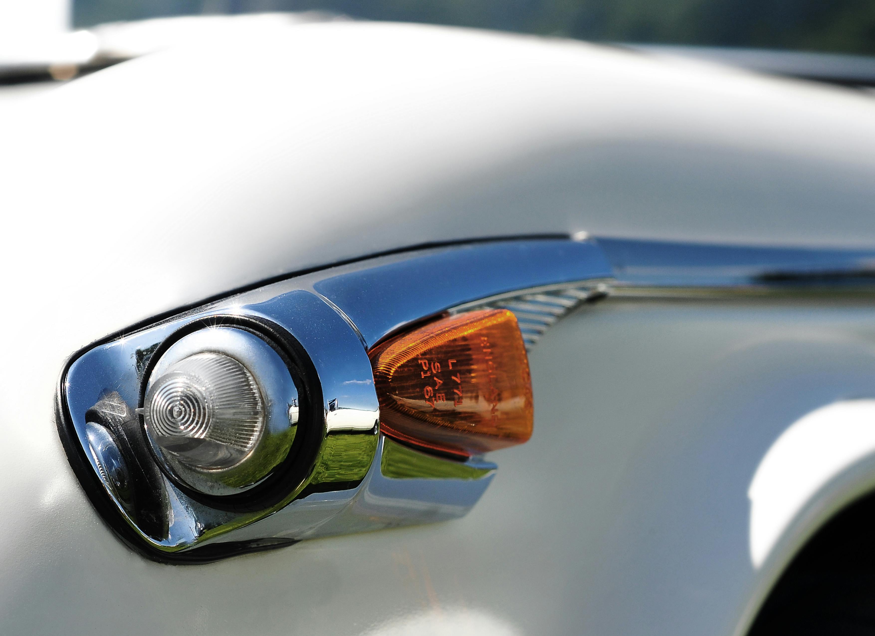 Free stock photo of classic car, detail, indicator light