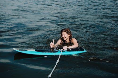 wakesurfing, 夏天, 女人 的 免费素材图片