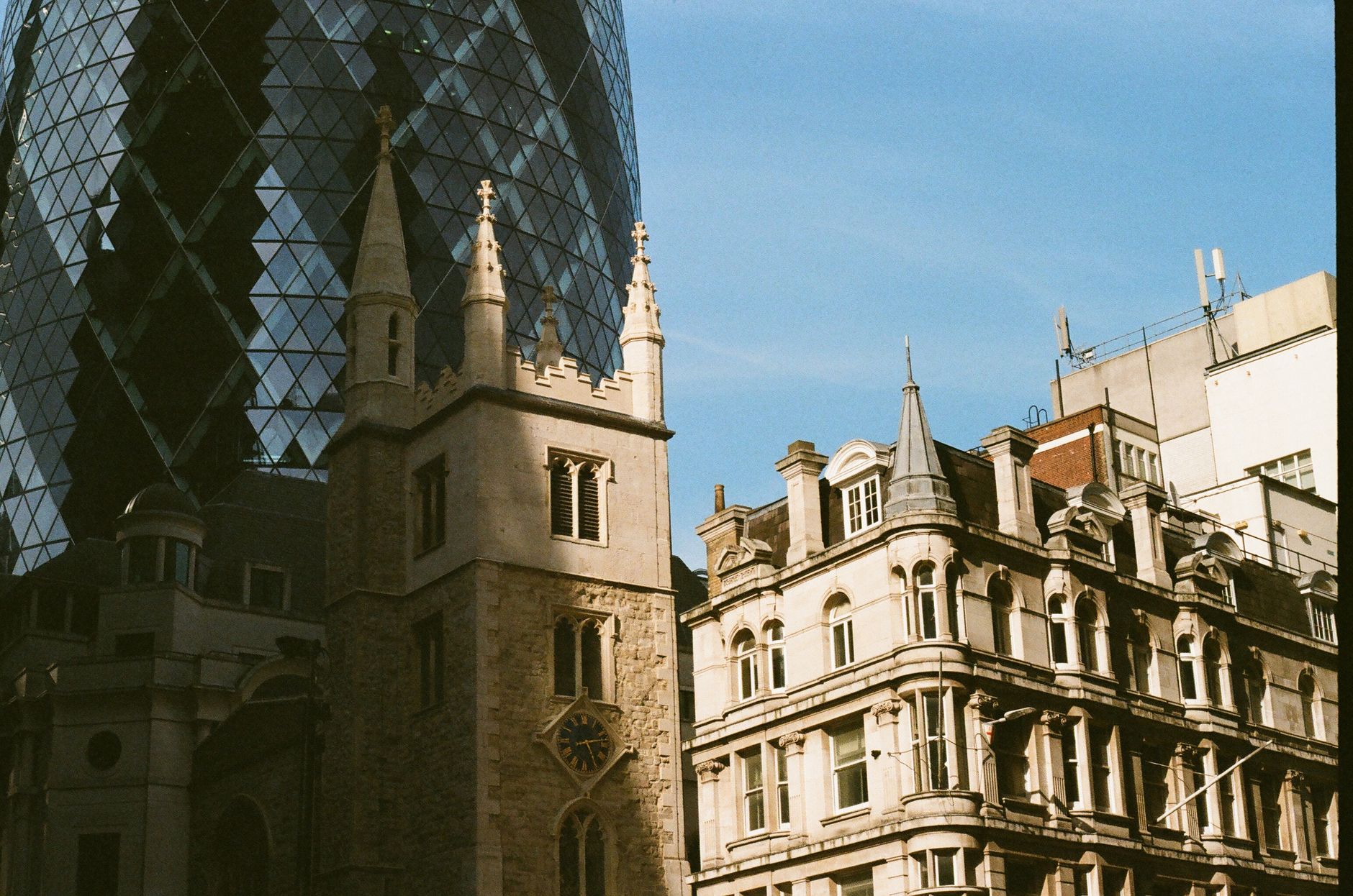 https://images.pexels.com/photos/9956547/pexels-photo-9956547.jpeg?auto=compress&cs=tinysrgb&dpr=2&h=650&w=940