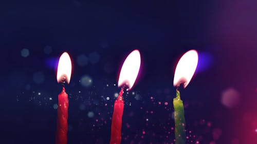 免费 红色和绿色生日蜡烛灯 素材图片