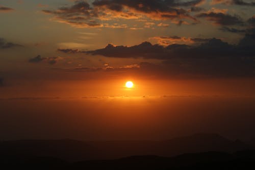 Бесплатное стоковое фото с закат, золотое солнце, картина, изображающая небо