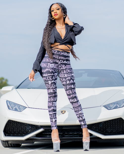 Základová fotografie zdarma na téma bílé lamborghini, bílý vůz, černoška