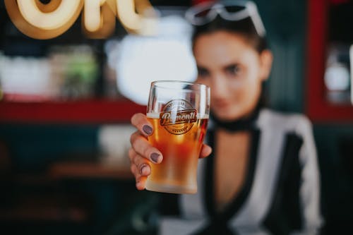 Gratis stockfoto met balk, bar, bier
