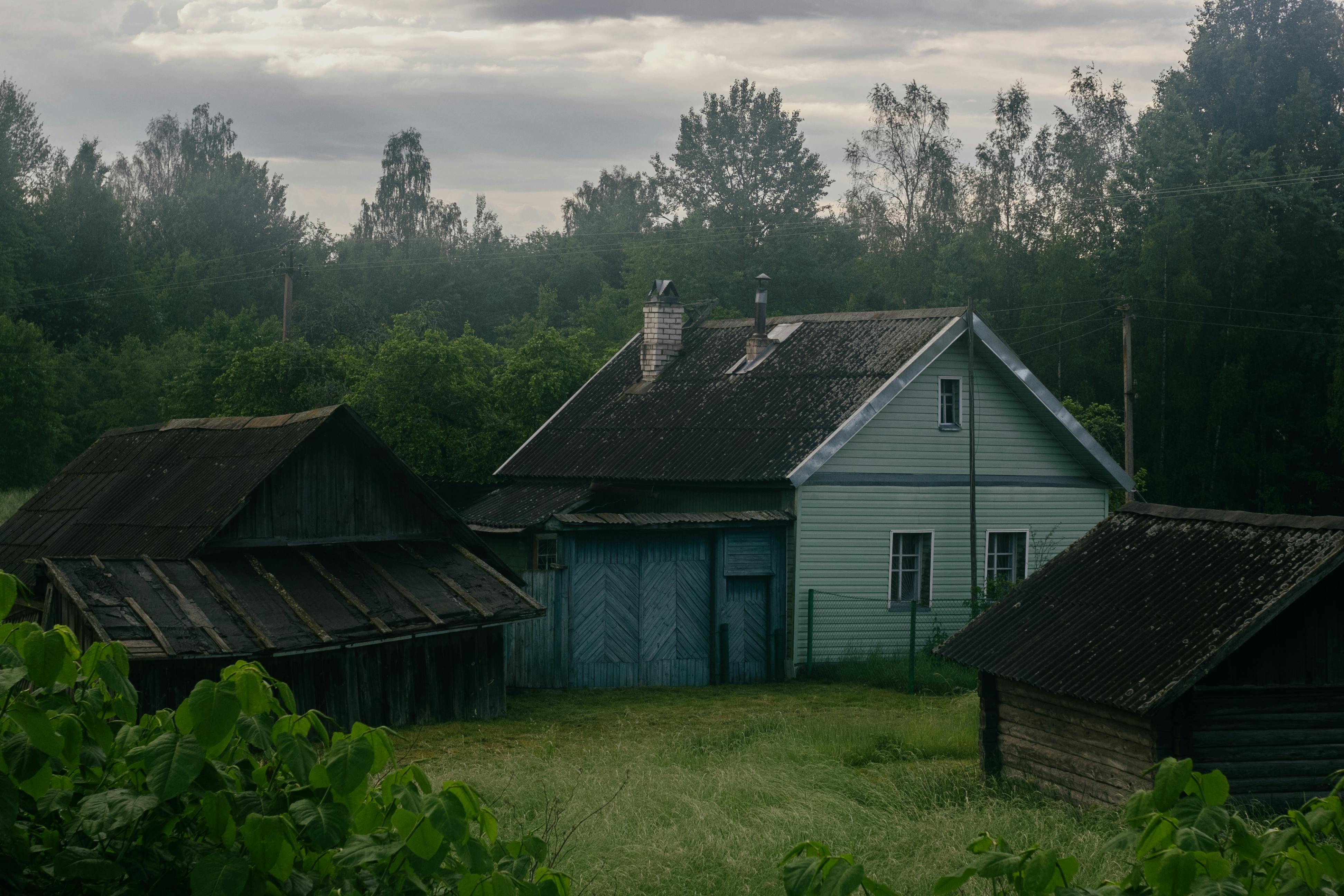 Is it cheaper to build a pole barn or metal building?