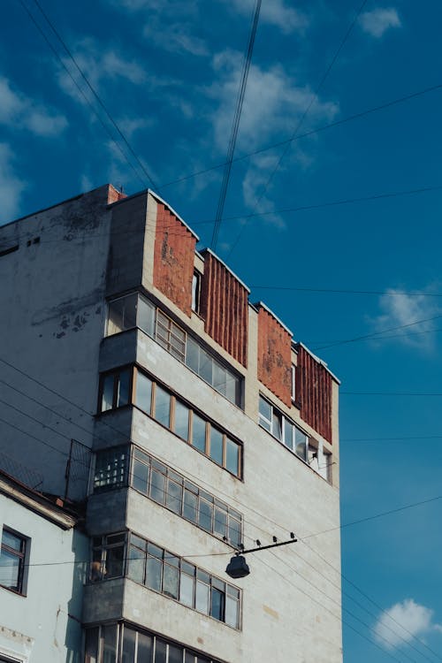 Gratis lagerfoto af arkitektur, beton, blå himmel