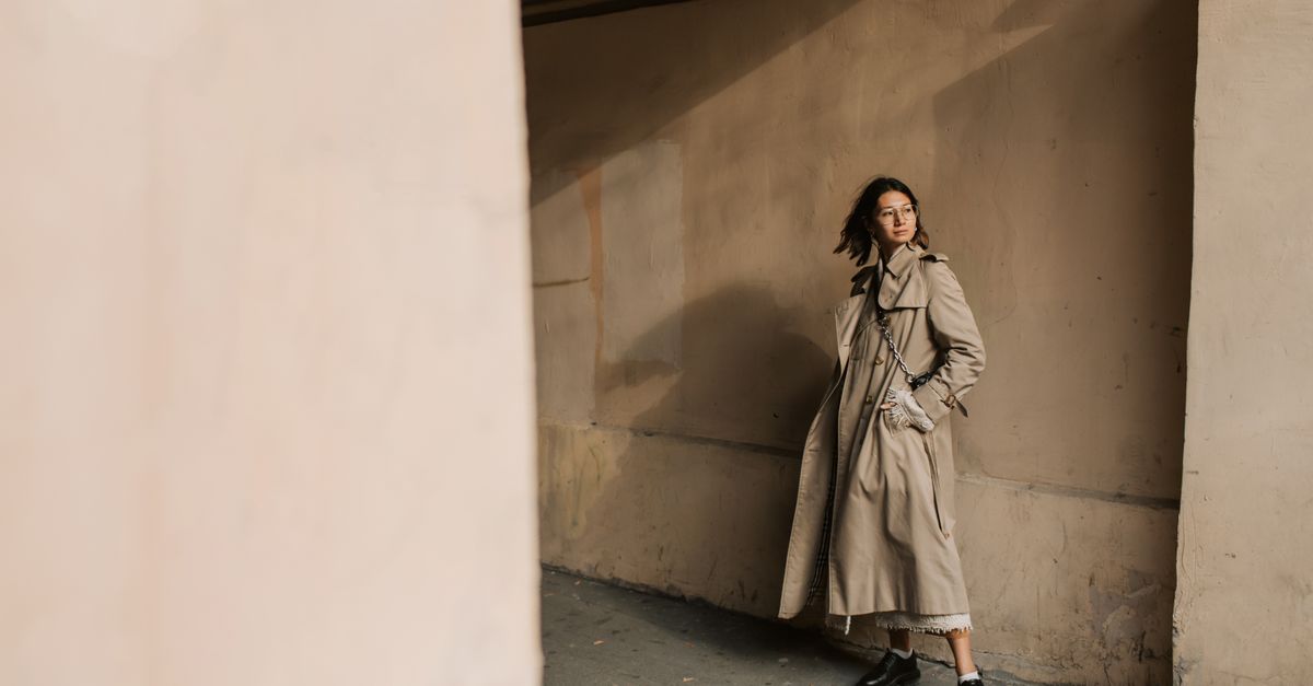 Cómo combinar prendas básicas para un look impactante