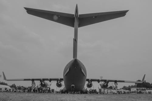 Fotos de stock gratuitas de aeronave militar, avión, blanco y negro