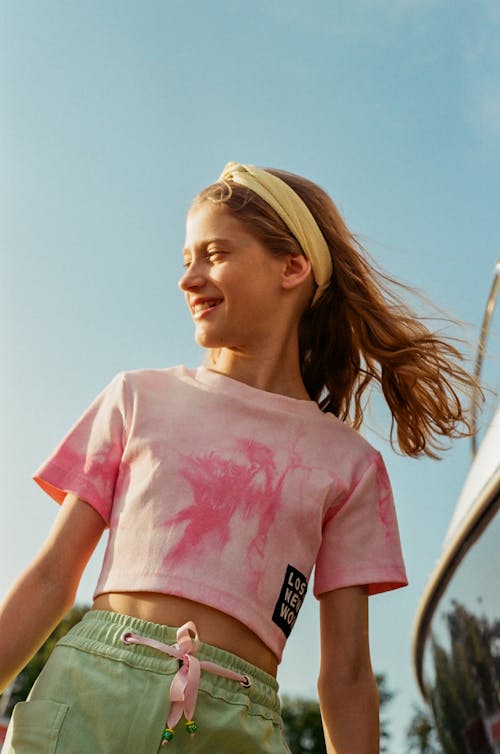 Foto d'estoc gratuïta de a l'aire lliure, adolescent, alegre