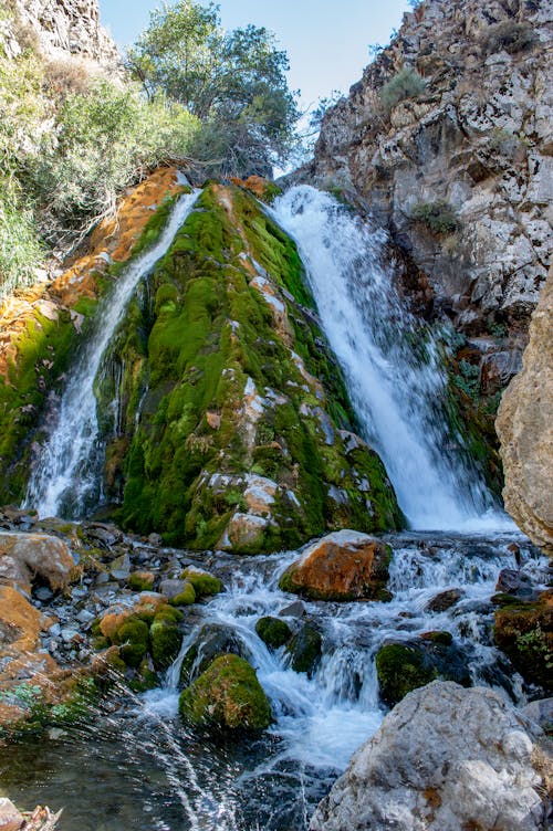 бесплатная Бесплатное стоковое фото с вода, водопад, горы Стоковое фото