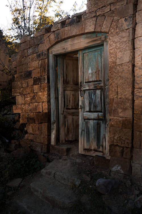 Free Old Wooden Door on a Stonewall Stock Photo
