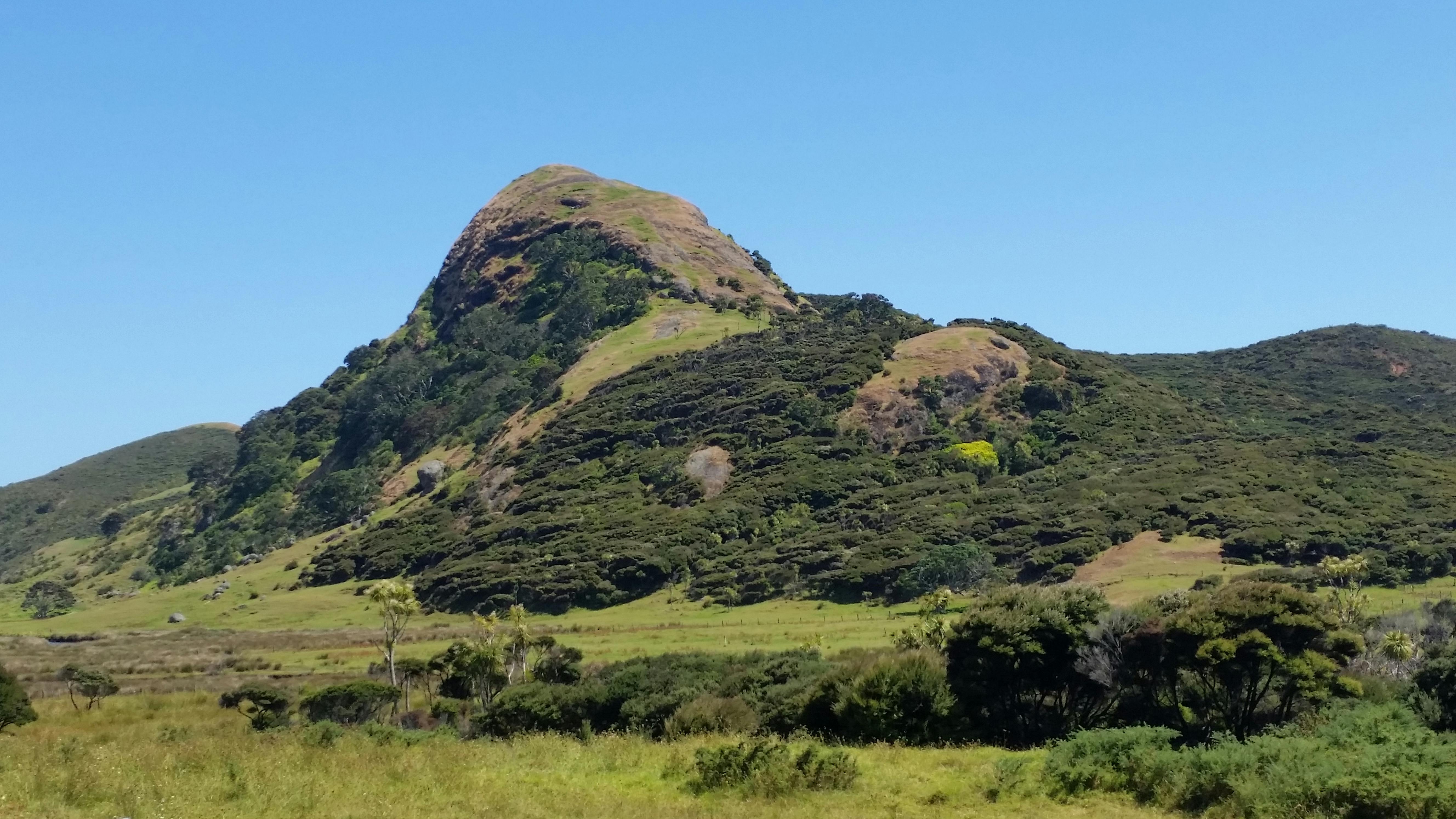 Green Mountain at Daytime · Free Stock Photo