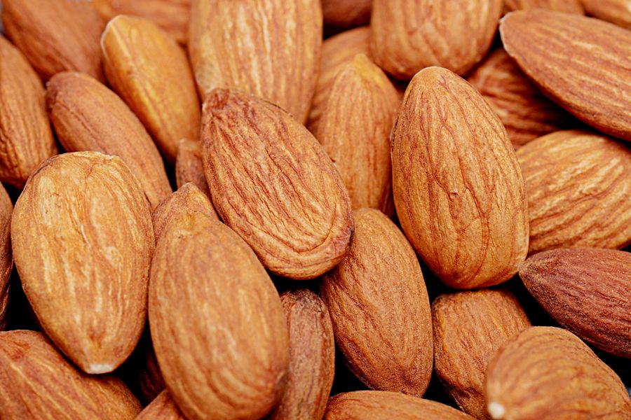 Raw almonds