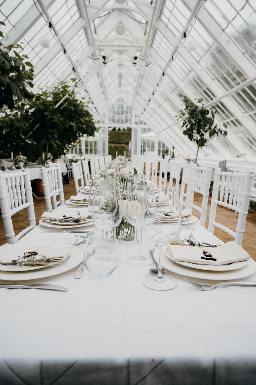 Mesa preparada para matrimonio