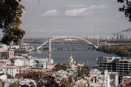 Free Stunning urban skyline featuring a bridge over a river with modern and historic architecture. Stock Photo