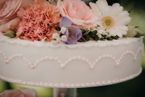 Free Fondant Cake with Fresh Flowers Stock Photo