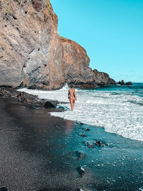 Free Woman Wearing Bikini Walking on Beach Stock Photo