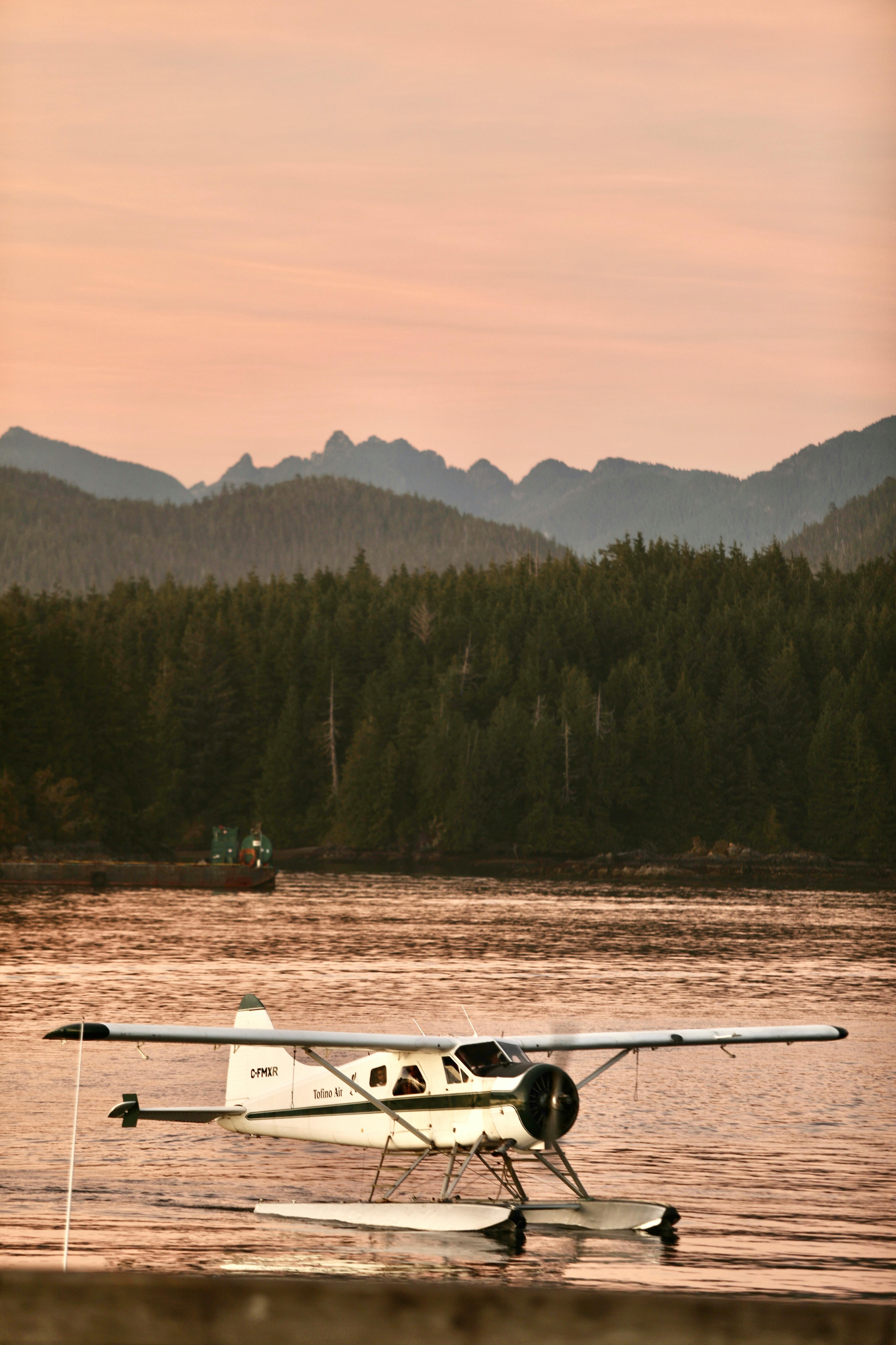 plane landing on water