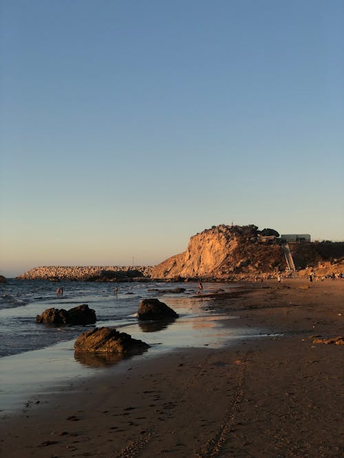 Безкоштовне стокове фото на тему «берег моря, блакитне небо, вертикальні постріл» стокове фото