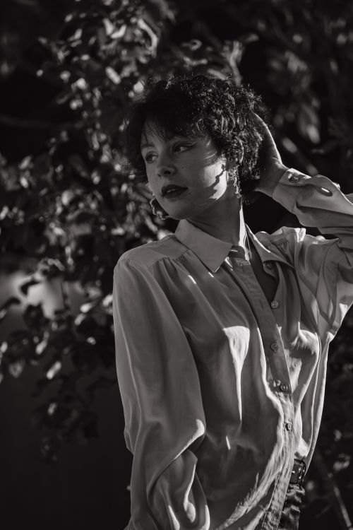 Free Stylish black and white portrait of a woman with short hair posing outdoors. Stock Photo