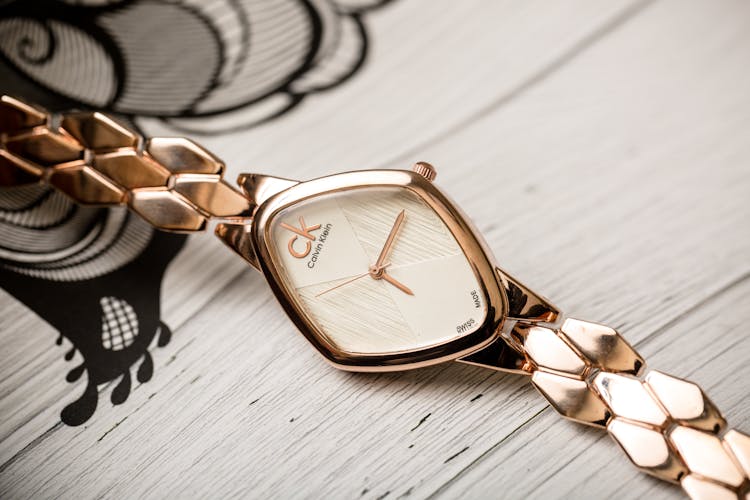 Elegant Golden Watch For Ladies 