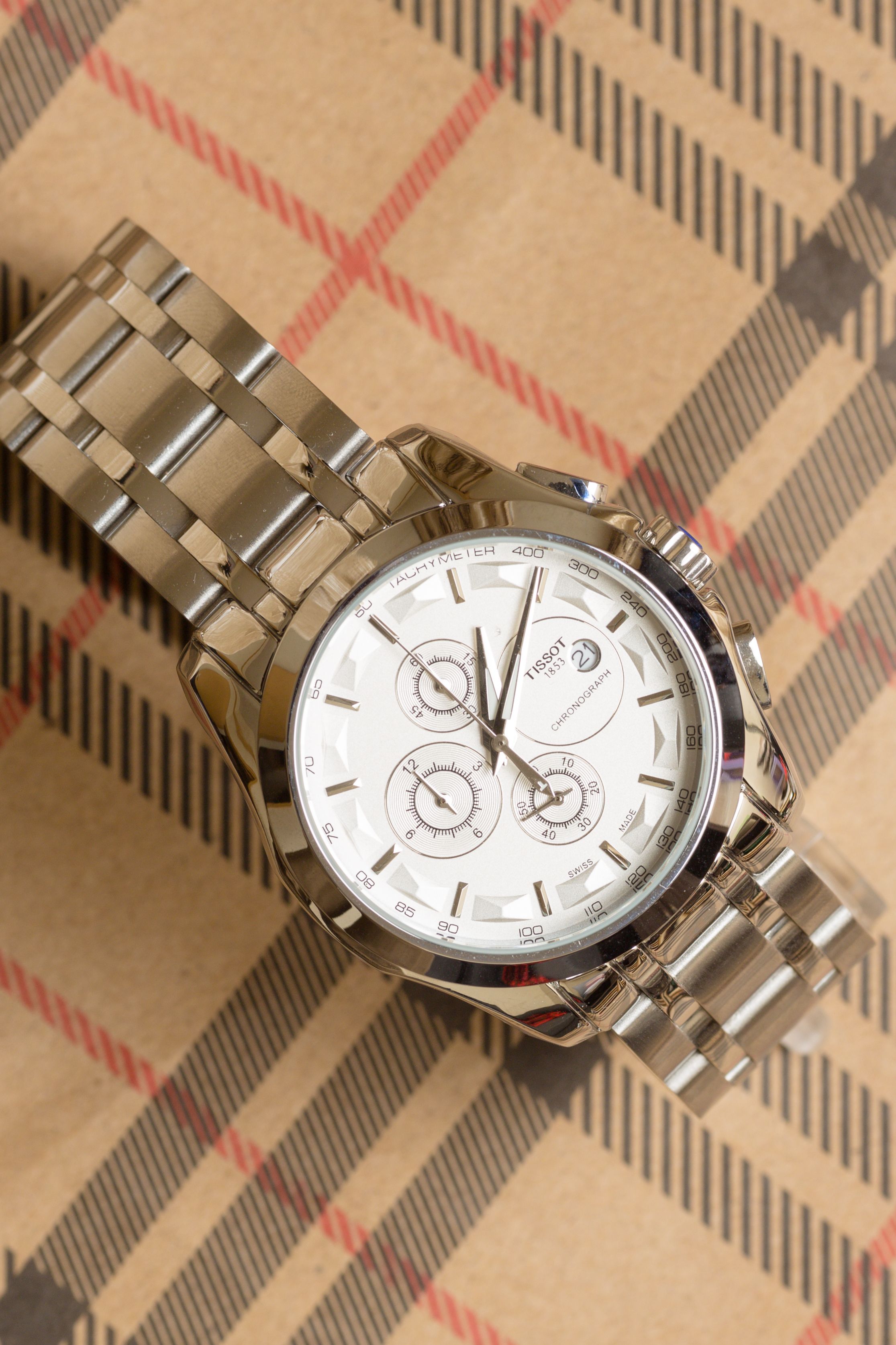 Giá đồng hồ Tissot: Bí quyết chọn lựa sản phẩm hoàn hảo 21 Giá đồng hồ Tissot Bí quyết chọn lựa sản phẩm hoàn hảo