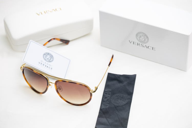 Card With Versace Logo Print And Framed Sunglasses