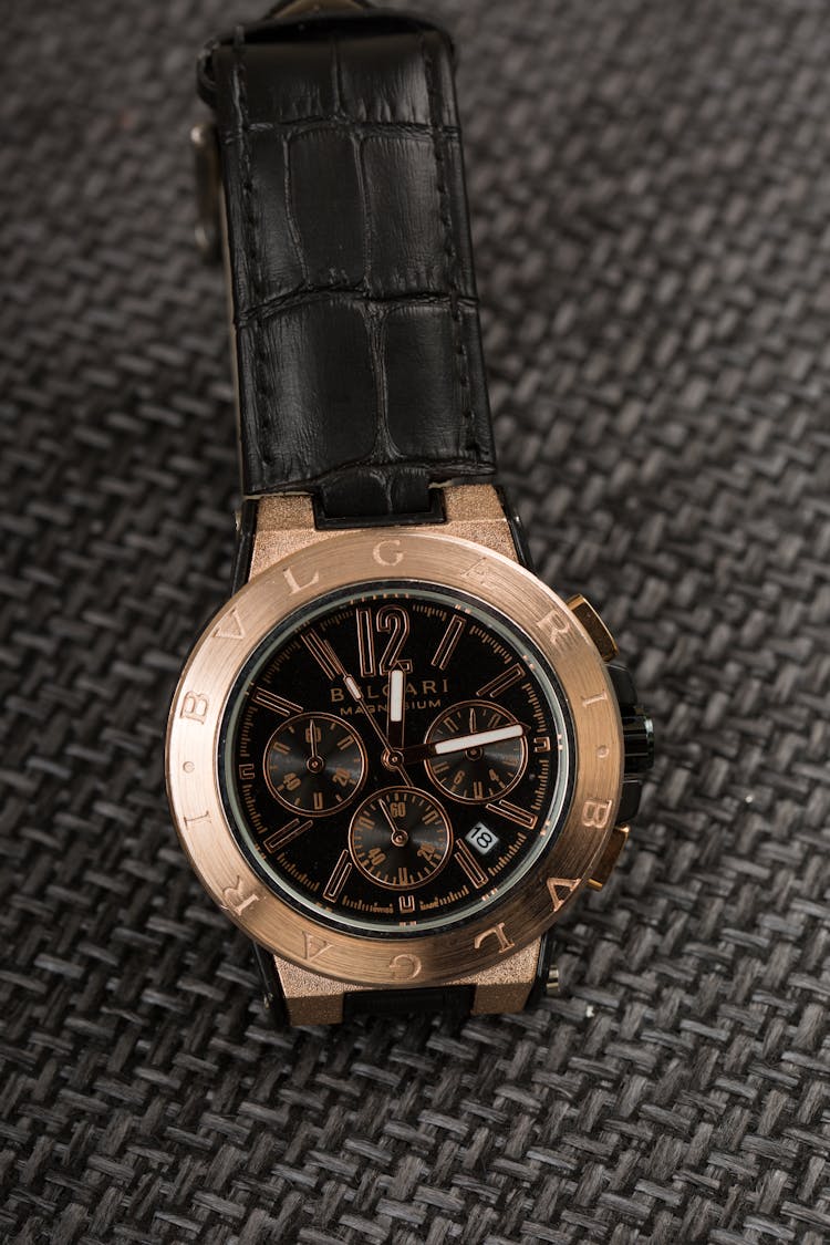Luxury Black And Gold Wristwatch