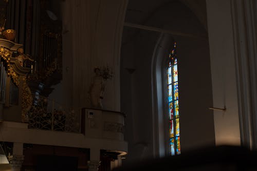 Бесплатное стоковое фото с интерьер, кафедральный собор, окно