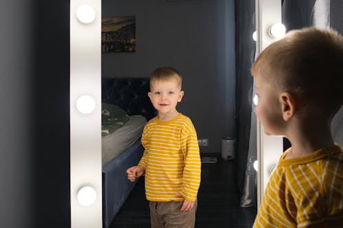 거울, 맨투맨 셔츠, 반사의 무료 스톡 사진