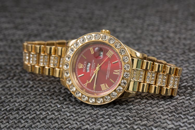 Gold Link Bracelet Round Analog Watch With Gems