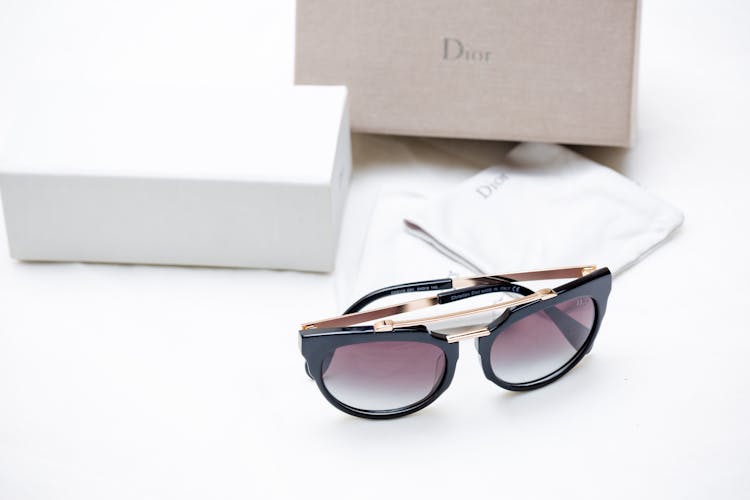 Elegant Sunglasses With Gold And Black Frame 