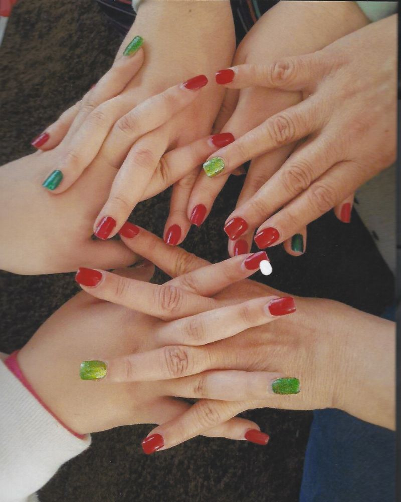Festive red and green Christmas manicure
