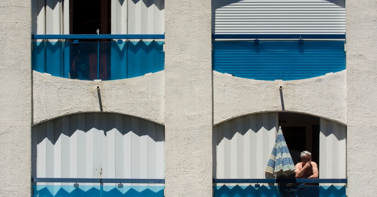 Γιατί νιώθω ένα κενό στο στομάχι όταν κοιτάζω από ένα ψηλό μπαλκόνι;