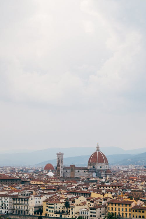 Edifício Brown And Grey Dome Durante O Dia