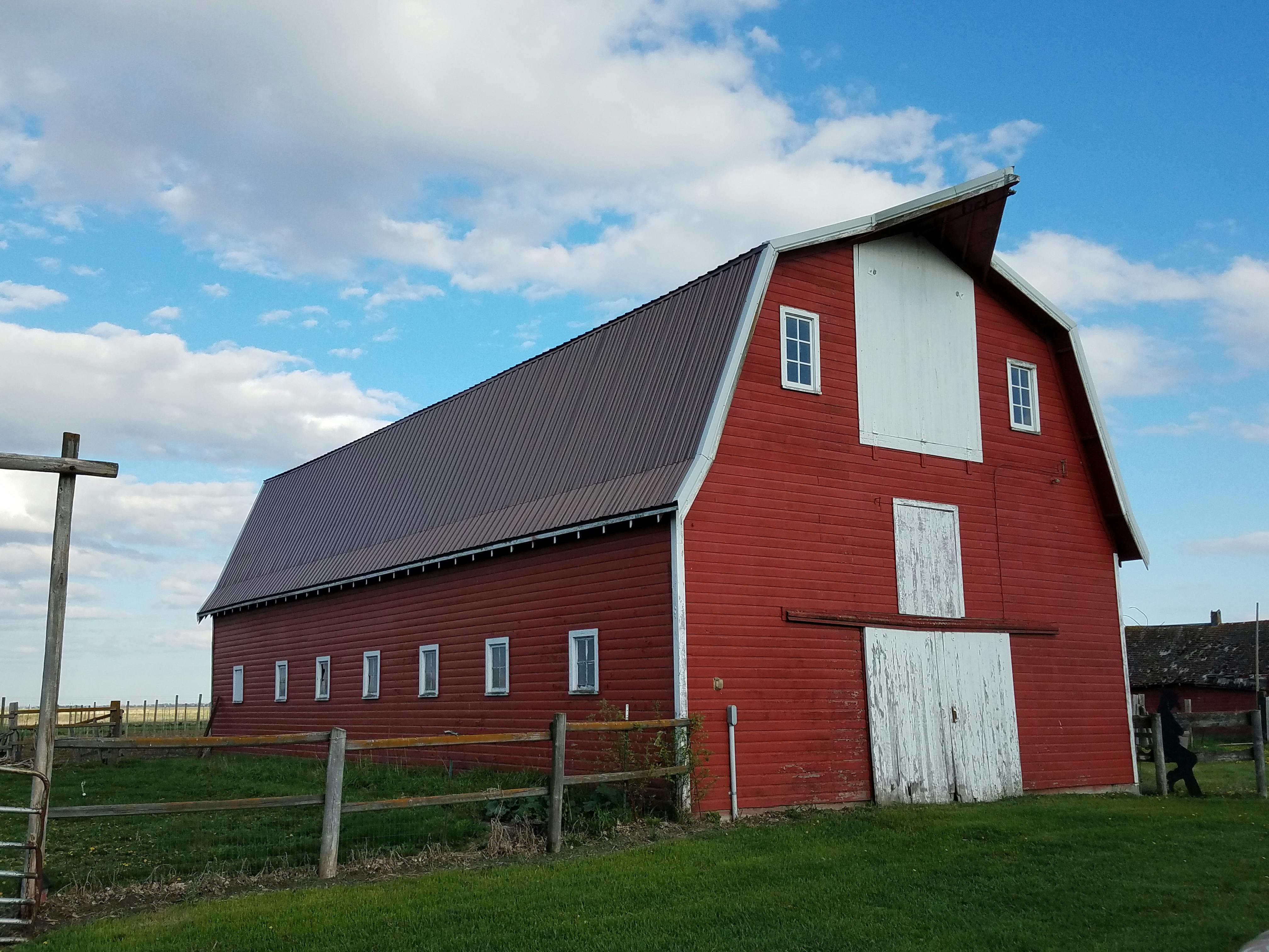 Red and White Barn · Free Stock Photo