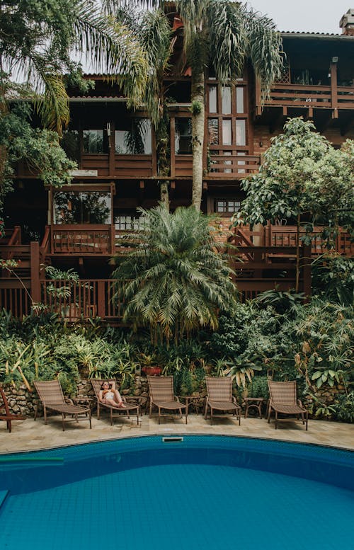 Foto profissional grátis de água, ao lado da piscina, banhos de sol