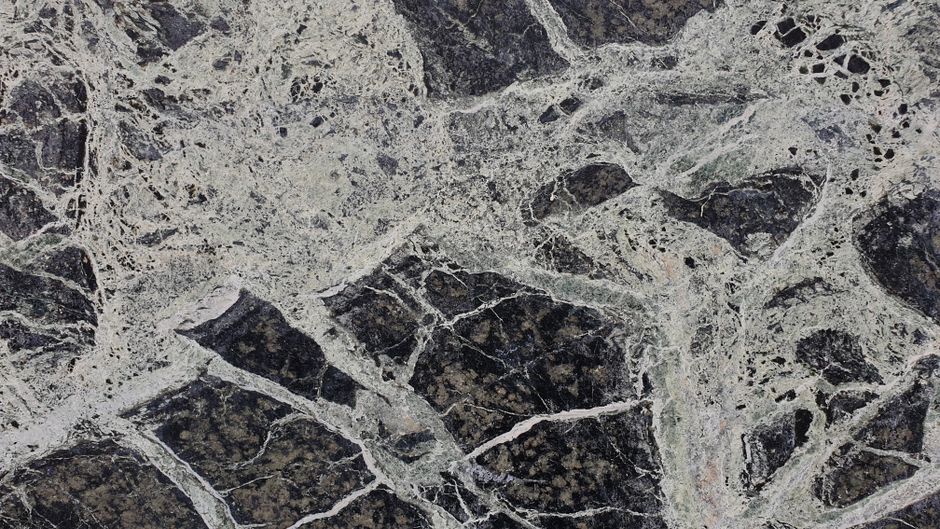 Veined marble countertops provide a luxurious and unique look. - Innovative kitchen ideas