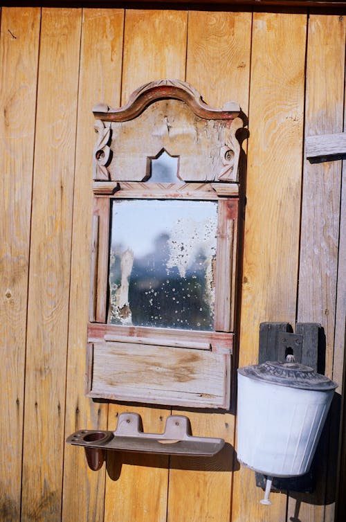 Darmowe zdjęcie z galerii z antyczny, drewniana rama, drewniana ściana