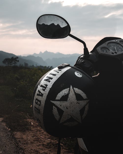 Black and White Star Print Motorcycle Helmet