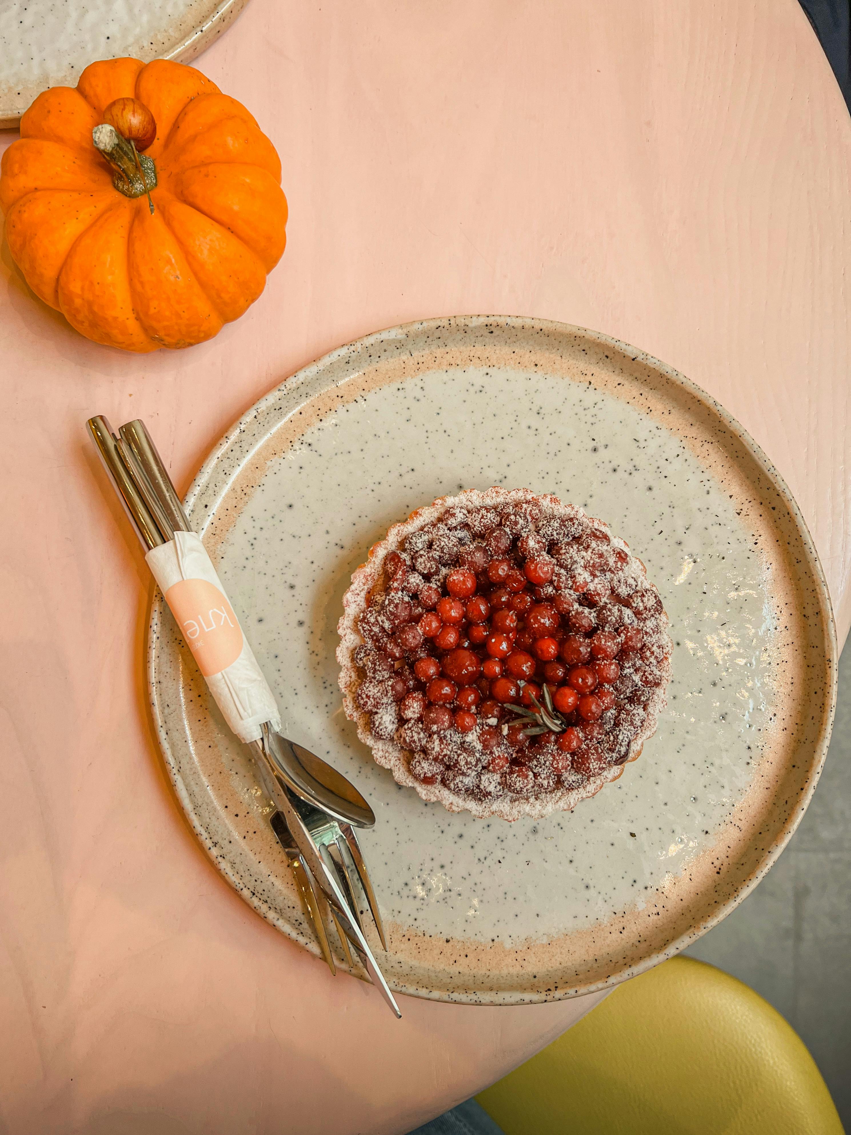 Which fruit has the least sugar?