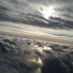 有关在雲端 多雲的天空 早晨的太陽的免费素材图片