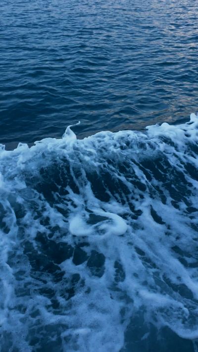 Andrey Baranov's ocean waves sunset video