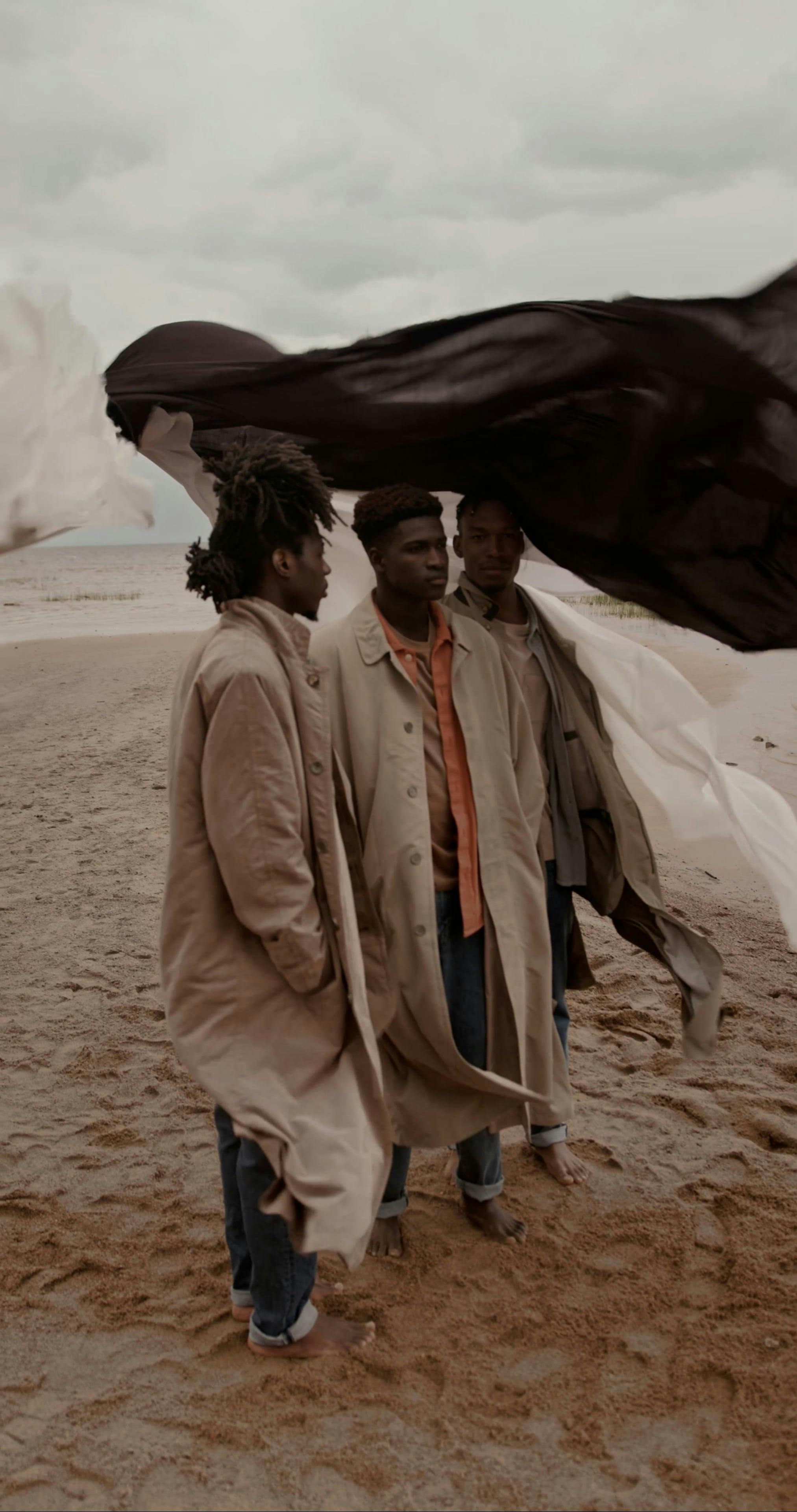 60.000+ melhores vídeos de African Bikini Beach Model · Download 100