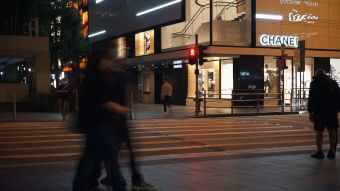 店铺门口人来人往视频素材免费下载视频素材