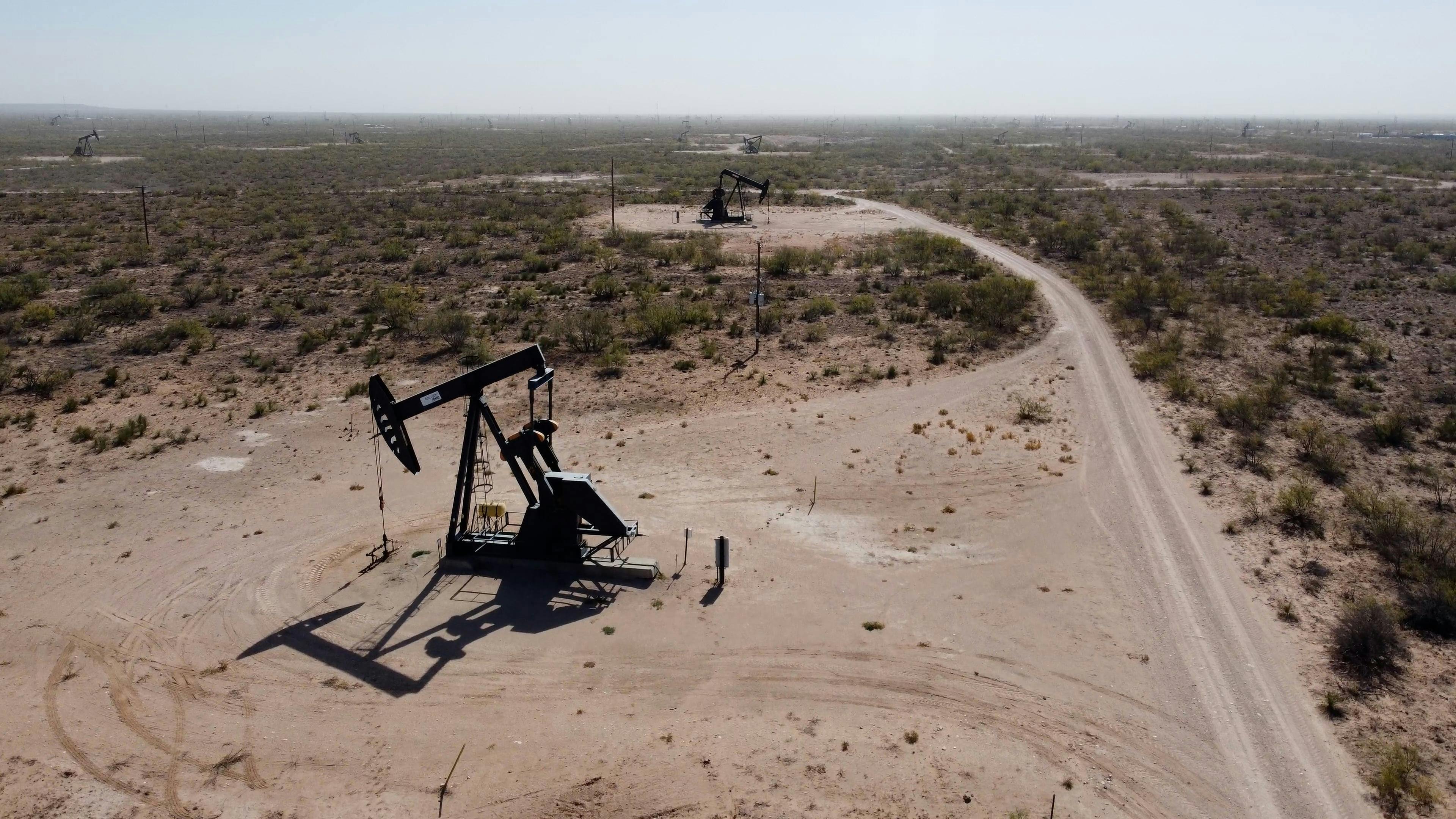 Oil Rigs Videos, Download The BEST Free 4k Stock Video Footage & Oil ...