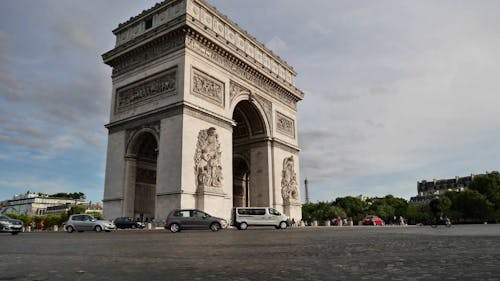 Traffic around Arc de Triomphe in Pars