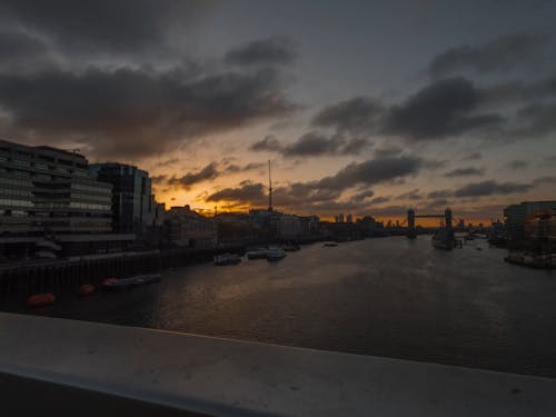 Laps De Temps Du Coucher Du Soleil Dans Une Ville