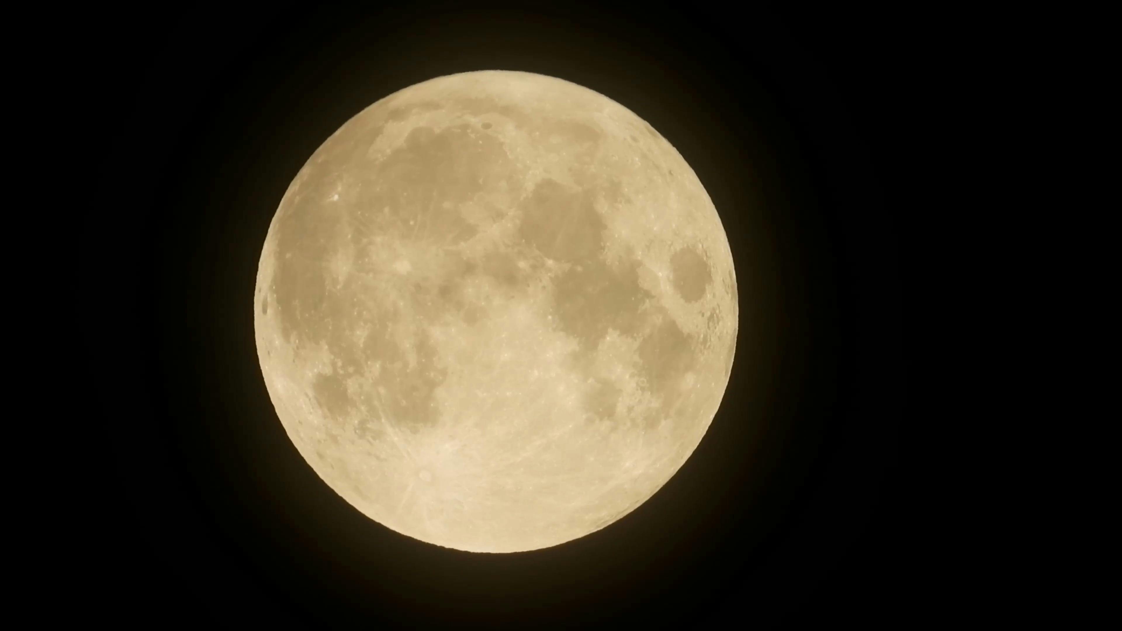 Time Lapse of a Full Moon · Free Stock Video